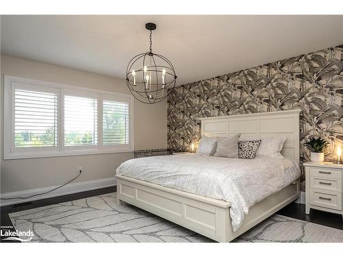 111 Crestview Court, The Blue Mountains, ON - Indoor Photo Showing Bedroom