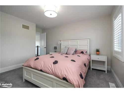 111 Crestview Court, The Blue Mountains, ON - Indoor Photo Showing Bedroom