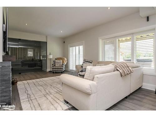 111 Crestview Court, The Blue Mountains, ON - Indoor Photo Showing Living Room