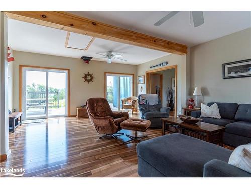 4 Island 470, Honey Harbour, ON - Indoor Photo Showing Living Room