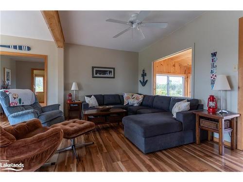 4 Island 470, Honey Harbour, ON - Indoor Photo Showing Living Room