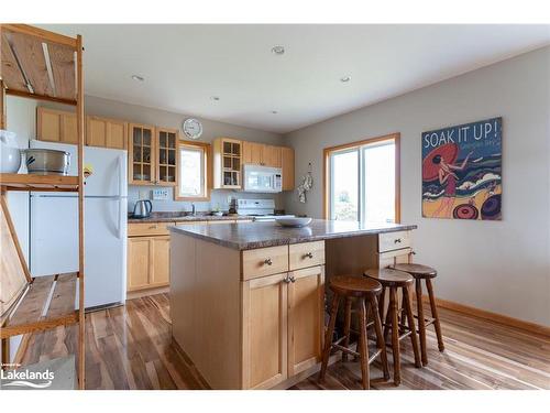 4 Island 470, Honey Harbour, ON - Indoor Photo Showing Kitchen