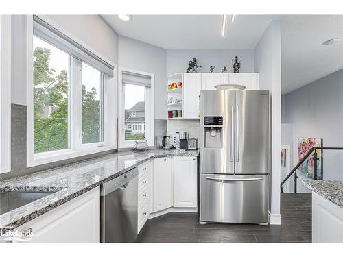 4 Cranberry Surf, Collingwood, ON - Indoor Photo Showing Kitchen