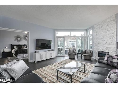 4 Cranberry Surf, Collingwood, ON - Indoor Photo Showing Living Room