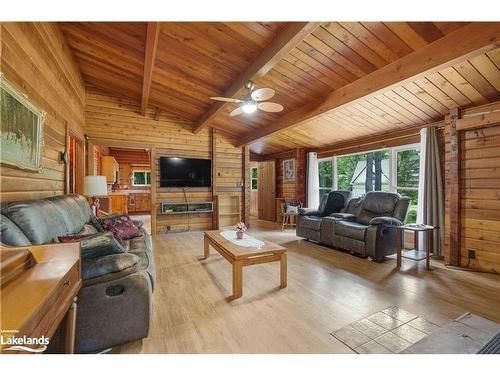 1009 Chippawa Lane, Gravenhurst, ON - Indoor Photo Showing Living Room