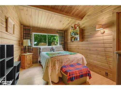 1009 Chippawa Lane, Gravenhurst, ON - Indoor Photo Showing Bedroom