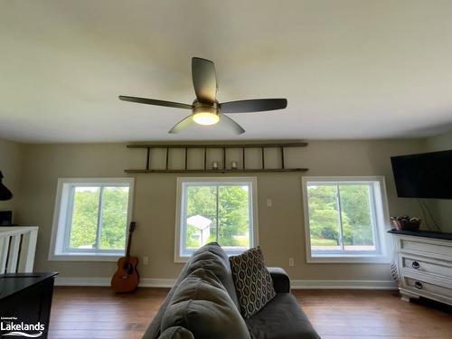 51 Hardies Road, Mckellar, ON - Indoor Photo Showing Living Room