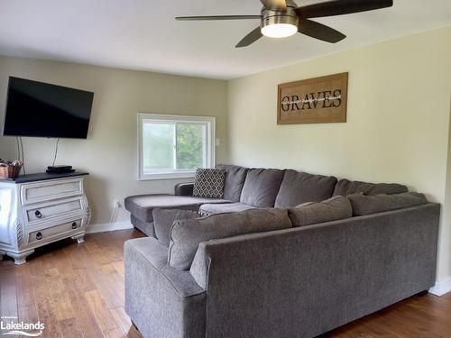 51 Hardies Road, Mckellar, ON - Indoor Photo Showing Living Room