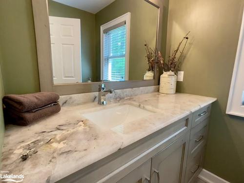 51 Hardies Road, Mckellar, ON - Indoor Photo Showing Bathroom