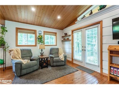 29 Lasalle Trail, Tiny, ON - Indoor Photo Showing Living Room