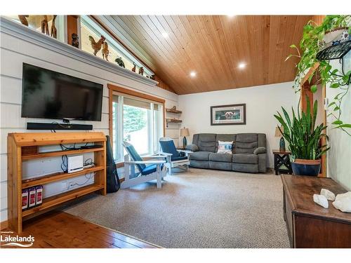 29 Lasalle Trail, Tiny, ON - Indoor Photo Showing Living Room