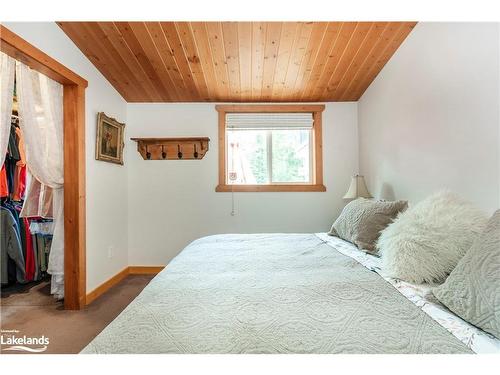 29 Lasalle Trail, Tiny, ON - Indoor Photo Showing Bedroom