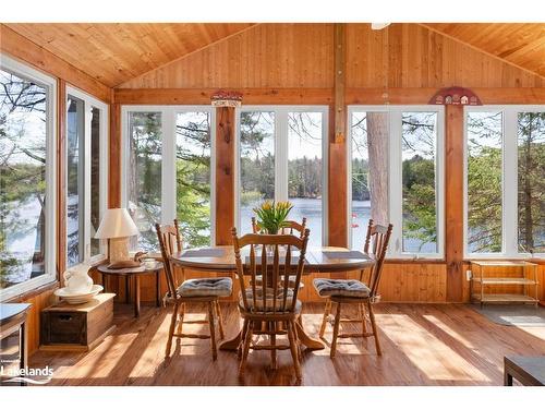 1038 Fitchett Lane, Gravenhurst, ON - Indoor Photo Showing Dining Room