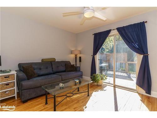 9 Morris Avenue, Huntsville, ON - Indoor Photo Showing Living Room