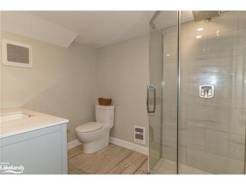 9 Morris Avenue, Huntsville, ON - Indoor Photo Showing Bathroom