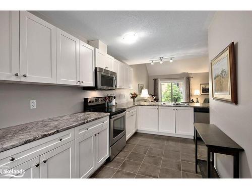 105 Empire Lane, Meaford, ON - Indoor Photo Showing Kitchen