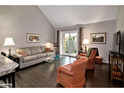 105 Empire Lane, Meaford, ON - Indoor Photo Showing Living Room