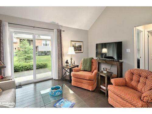 105 Empire Lane, Meaford, ON - Indoor Photo Showing Living Room