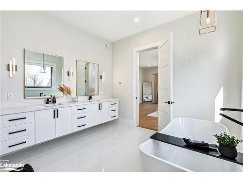 113 George Mcrae Road, Clarksburg, ON - Indoor Photo Showing Bathroom