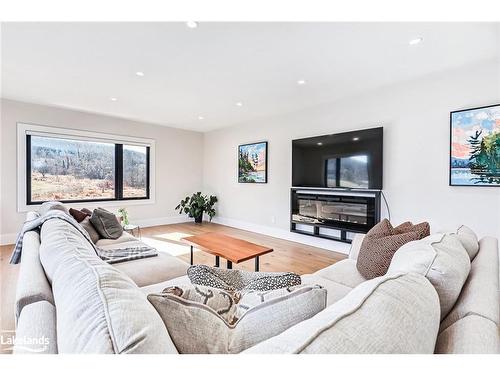 113 George Mcrae Road, Clarksburg, ON - Indoor Photo Showing Living Room