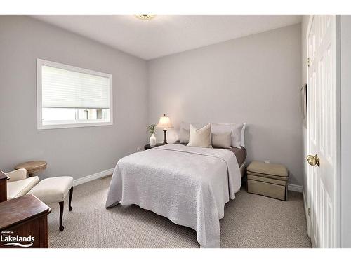 4 Porcupine Circle, Barrie, ON - Indoor Photo Showing Bedroom