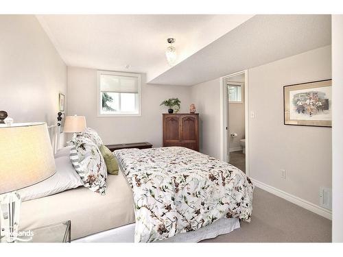 4 Porcupine Circle, Barrie, ON - Indoor Photo Showing Bedroom