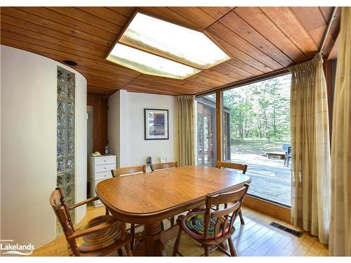 1124 Flanagan Trail, Gravenhurst, ON - Indoor Photo Showing Dining Room