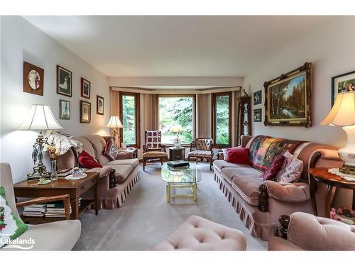 3 Kelley Crescent, Wasaga Beach, ON - Indoor Photo Showing Living Room