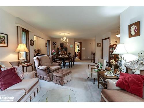 3 Kelley Crescent, Wasaga Beach, ON - Indoor Photo Showing Living Room