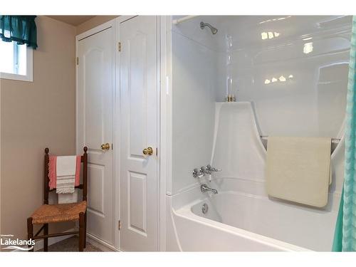 3 Kelley Crescent, Wasaga Beach, ON - Indoor Photo Showing Bathroom