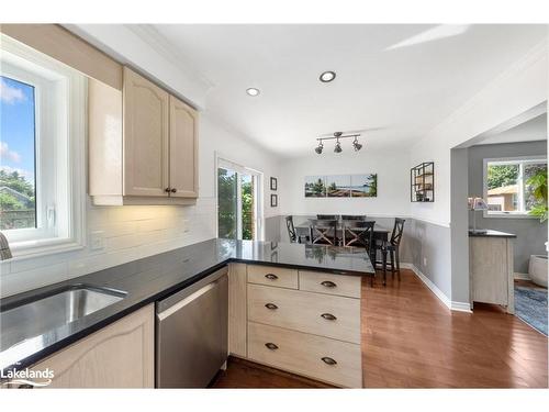 911 Watson Place, Midland, ON - Indoor Photo Showing Kitchen