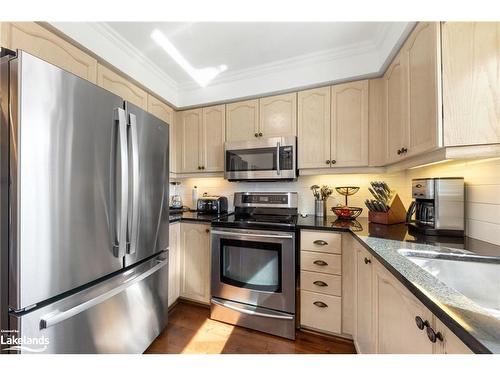 911 Watson Place, Midland, ON - Indoor Photo Showing Kitchen