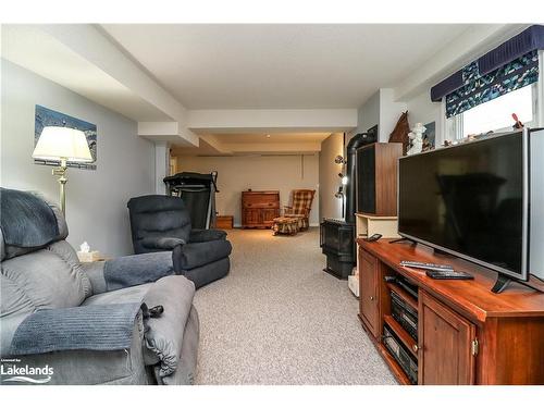 11 Evergreen Crescent, Wasaga Beach, ON - Indoor Photo Showing Living Room