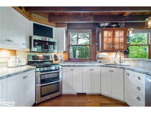 151 Sleepy Hollow Road, The Blue Mountains, ON - Indoor Photo Showing Kitchen With Upgraded Kitchen