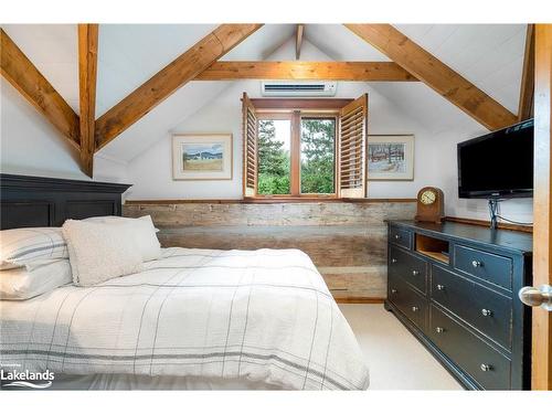 151 Sleepy Hollow Road, The Blue Mountains, ON - Indoor Photo Showing Bedroom