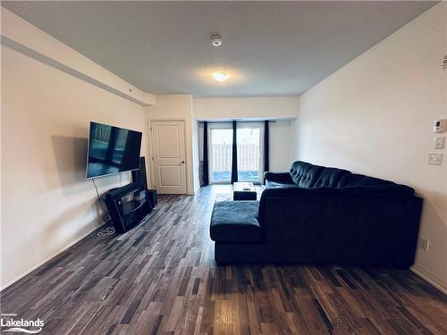 104-20 Koda Street, Barrie, ON - Indoor Photo Showing Living Room