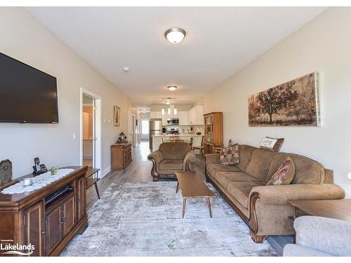 325 Lucy Lane, Orillia, ON - Indoor Photo Showing Living Room