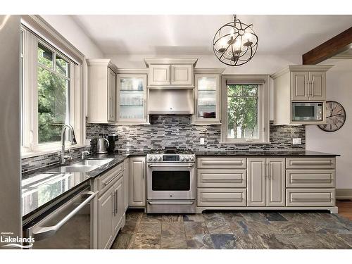 376 Sunset Boulevard, Thornbury, ON - Indoor Photo Showing Kitchen With Upgraded Kitchen