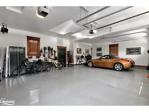 376 Sunset Boulevard, Thornbury, ON - Indoor Photo Showing Garage