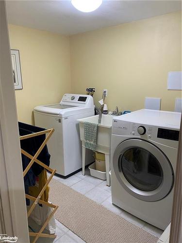 13-146 Settlers Way, The Blue Mountains, ON - Indoor Photo Showing Laundry Room