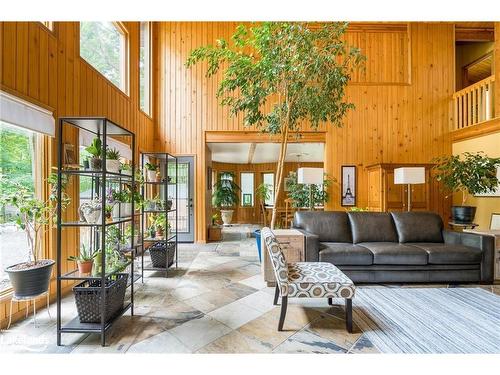 61 Lackie Crescent, Tiny, ON - Indoor Photo Showing Living Room