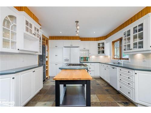 61 Lackie Crescent, Tiny, ON - Indoor Photo Showing Kitchen