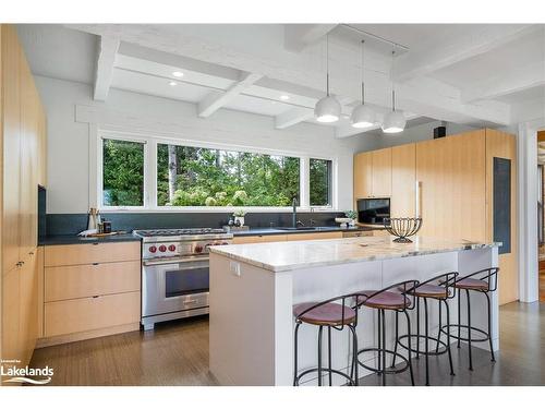 164 Bartlett Boulevard, Collingwood, ON - Indoor Photo Showing Kitchen