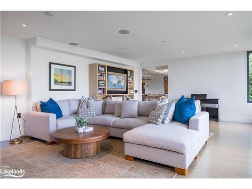 164 Bartlett Boulevard, Collingwood, ON - Indoor Photo Showing Living Room