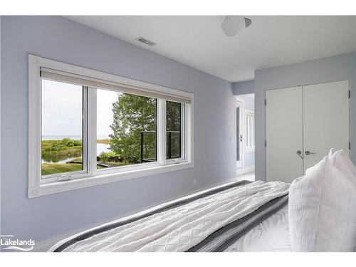 164 Bartlett Boulevard, Collingwood, ON - Indoor Photo Showing Bedroom