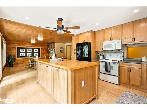 1201 Tingey Road N, Bracebridge, ON - Indoor Photo Showing Kitchen