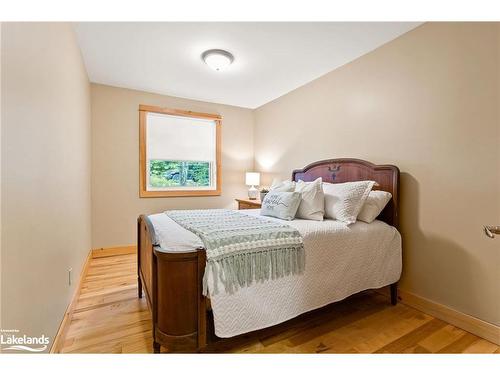 1201 Tingey Road N, Bracebridge, ON - Indoor Photo Showing Bedroom