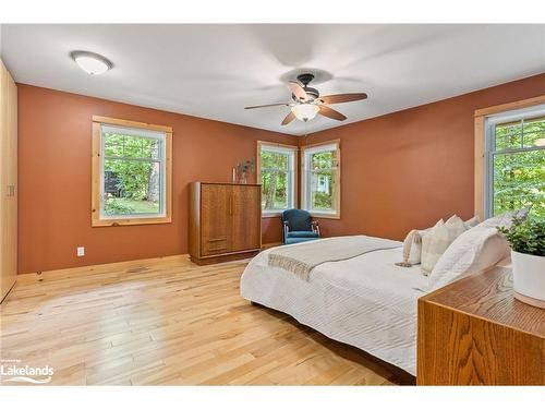 1201 Tingey Road N, Bracebridge, ON - Indoor Photo Showing Bedroom