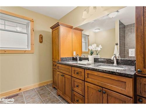 1201 Tingey Road N, Bracebridge, ON - Indoor Photo Showing Bathroom