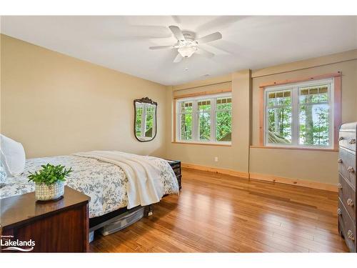 1201 Tingey Road N, Bracebridge, ON - Indoor Photo Showing Bedroom